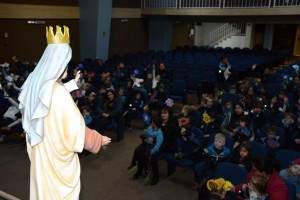 Coroação de Nossa Senhora - Escola Notre Dame Menino Jesus (13)